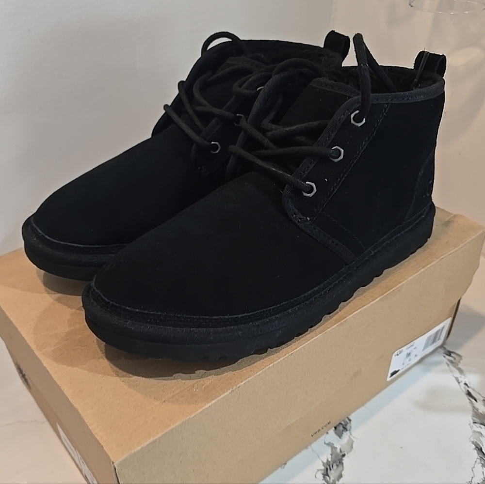 UGG Neumel Chukka Boots - Black - Women's Size 11 Pre-owned Excellent Condition - Picture 2 of 10